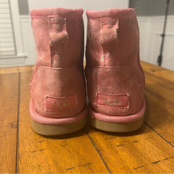 Ugg Girls Pink Kids’ Classic Mini Stars II Shearling Boots, Size 4 - Picture 2 of 7
